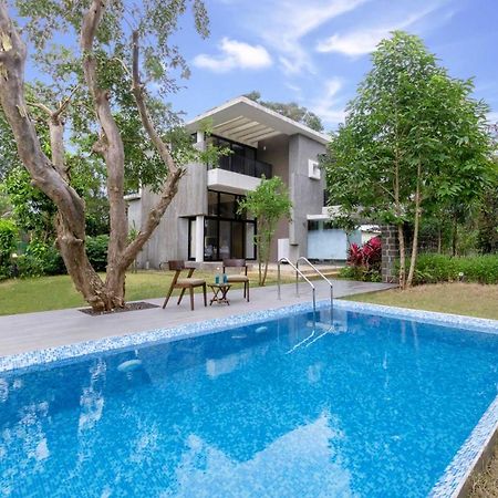 Villa Foresta By Stayvista With Modern Decor, Swimming Pool & Expansive Lawn For A Perfect Escape 罗纳瓦拉 外观 照片