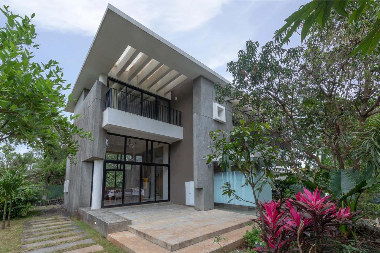 Villa Foresta By Stayvista With Modern Decor, Swimming Pool & Expansive Lawn For A Perfect Escape 罗纳瓦拉 外观 照片