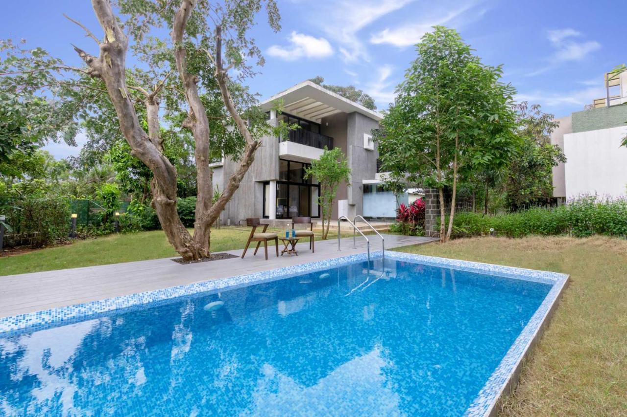 Villa Foresta By Stayvista With Modern Decor, Swimming Pool & Expansive Lawn For A Perfect Escape 罗纳瓦拉 外观 照片