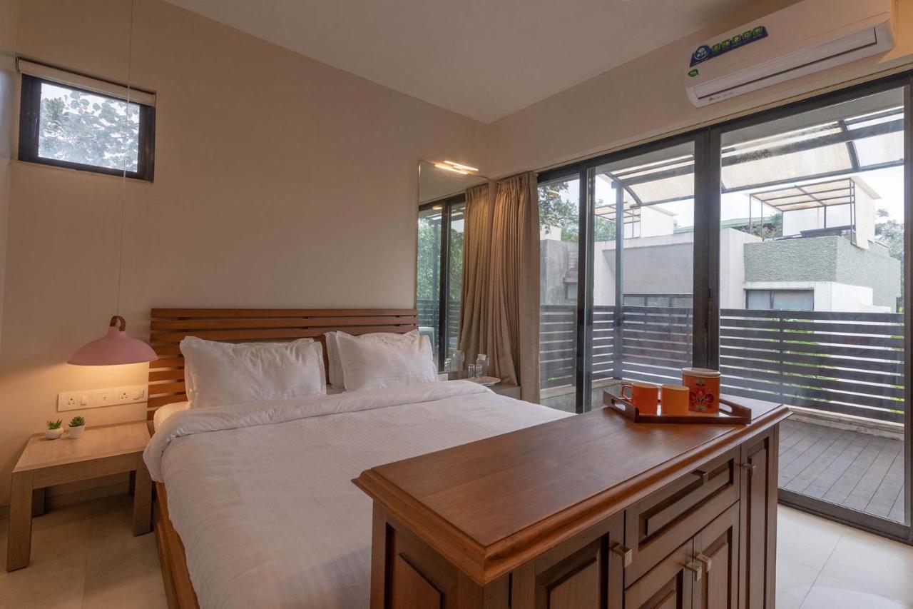 Villa Foresta By Stayvista With Modern Decor, Swimming Pool & Expansive Lawn For A Perfect Escape 罗纳瓦拉 外观 照片