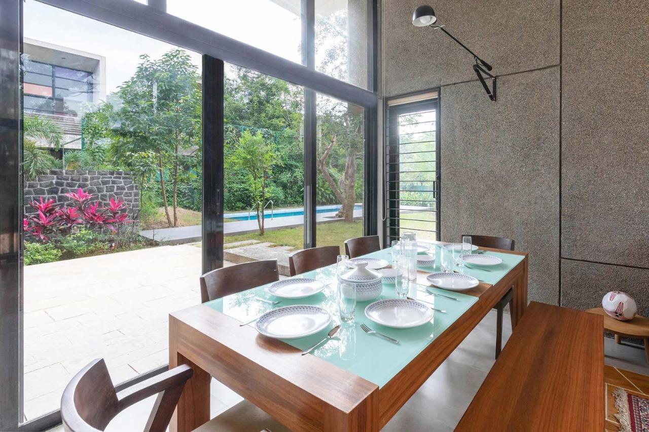Villa Foresta By Stayvista With Modern Decor, Swimming Pool & Expansive Lawn For A Perfect Escape 罗纳瓦拉 外观 照片