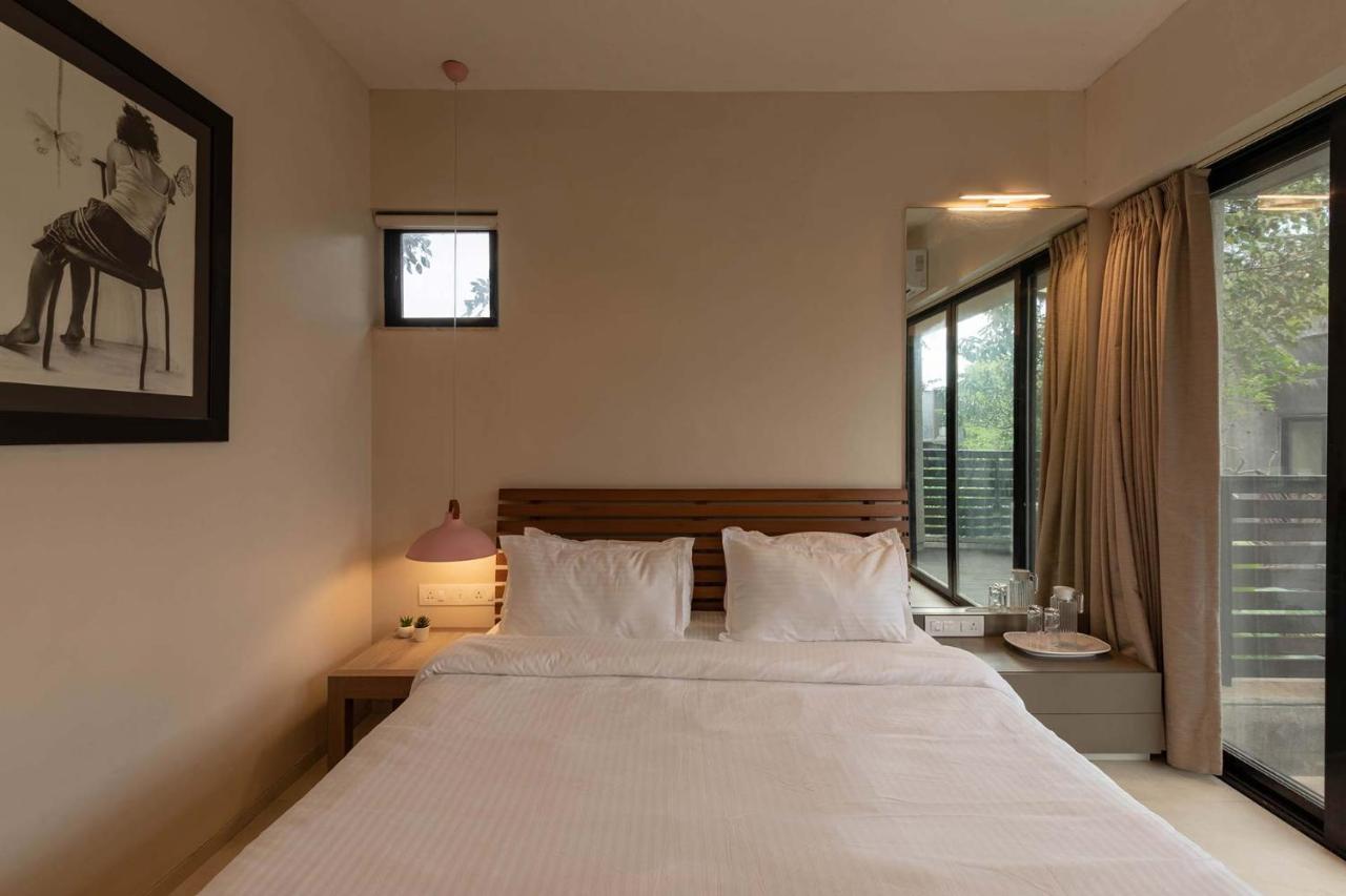 Villa Foresta By Stayvista With Modern Decor, Swimming Pool & Expansive Lawn For A Perfect Escape 罗纳瓦拉 外观 照片